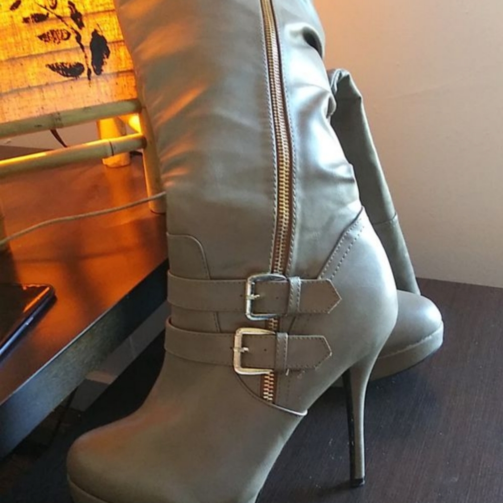 Cute boots - Picture 3 of 3